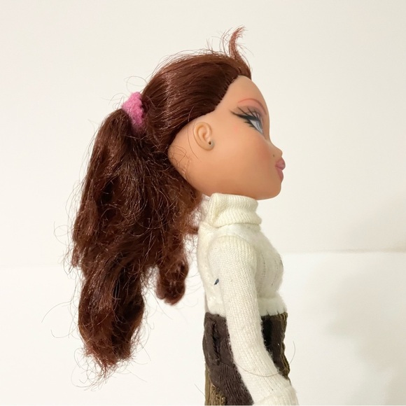 Bratz Doll Phoebe MGA Doll - Picture 11 of 16